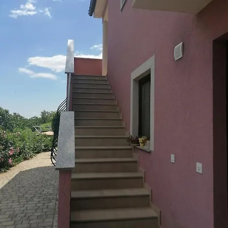 Menderi Hills Apartment *
