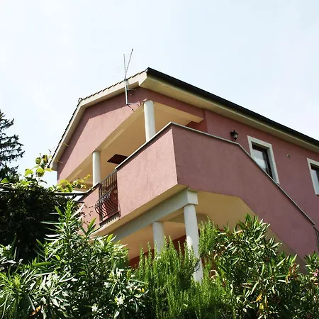 Apartment Menderi Hills