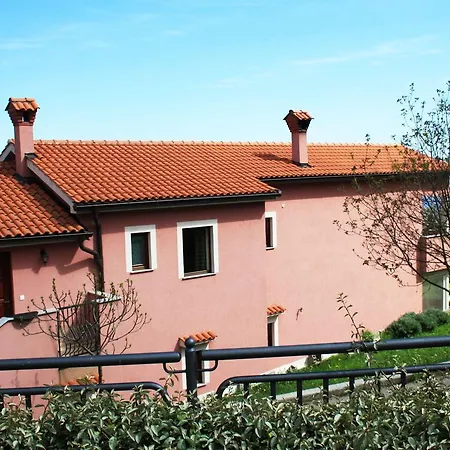 Apartment Menderi Hills