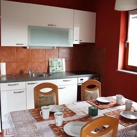 Apartment Menderi Hills *
